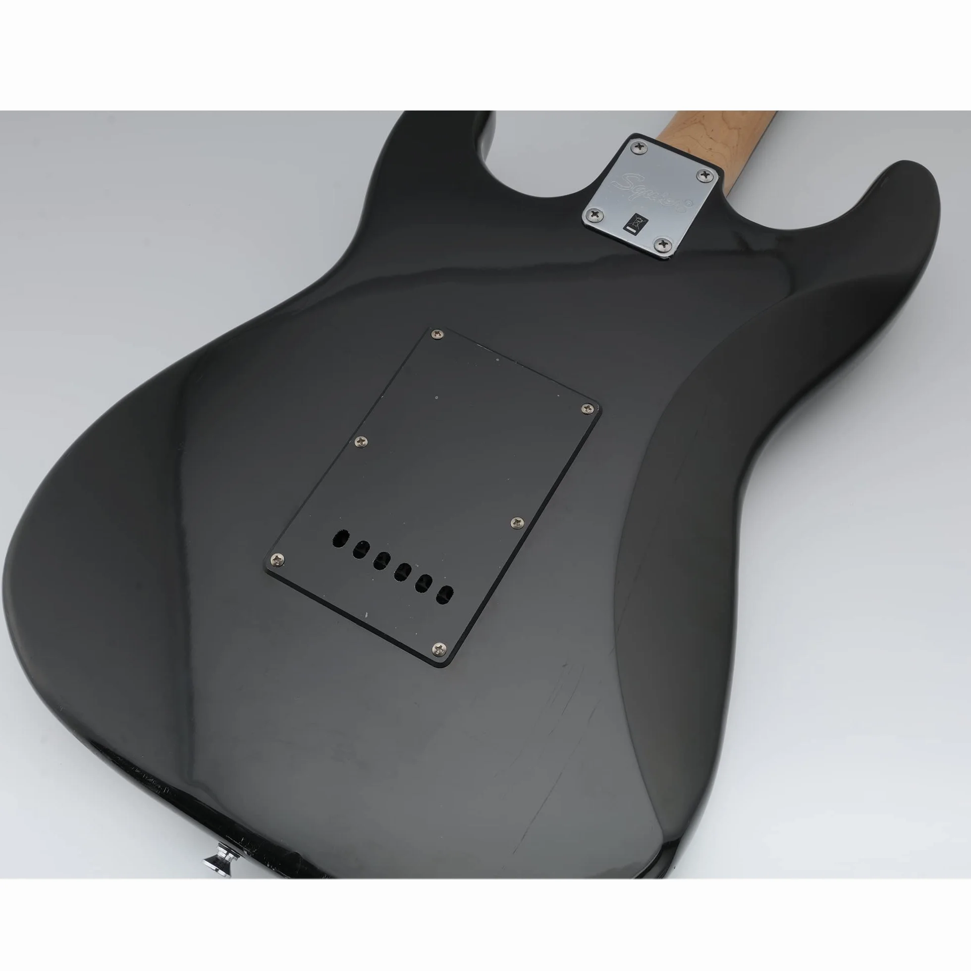 Musiclily 6 Otworów Maskownica Tylna Back Plate do Gitary China Squier, 1-warstwowy Biały