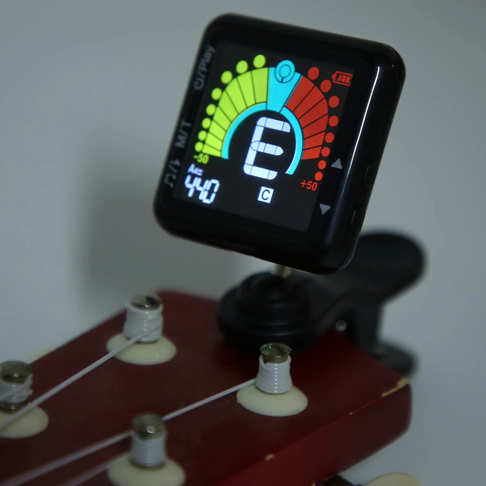 Tuner Gitarowy Clip On Tuner Metronomu 2 w 1 Akumulator Tuning do Gitary Basowej Ukulele Skrzypce Banjo